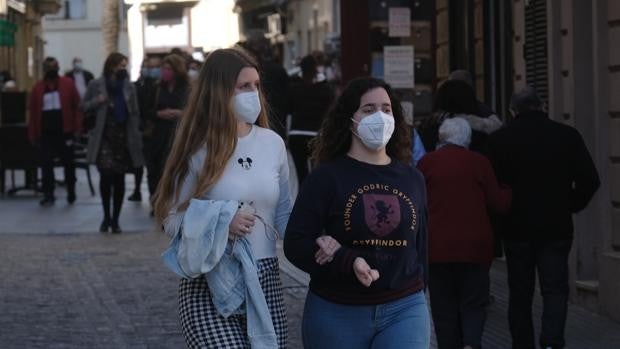 La caída de contagios por Covid se mantiene y Cádiz apuesta por la nueva normalidad