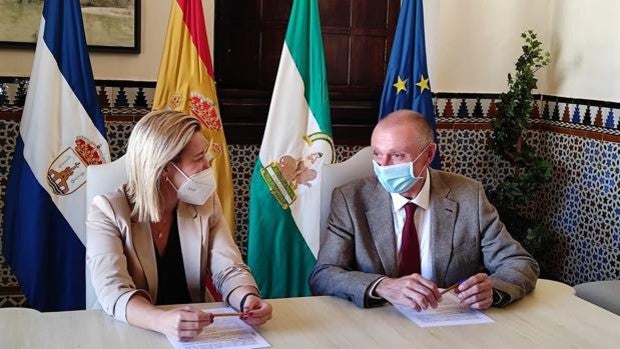 Emasesa y Ayuntamiento invertirán seis millones en mejorar dos calles emblemáticas de Alcalá de Guadaíra