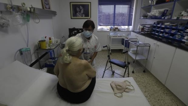 Más de 800 casos de cáncer de mama diagnosticados en la provincia de Cádiz al año