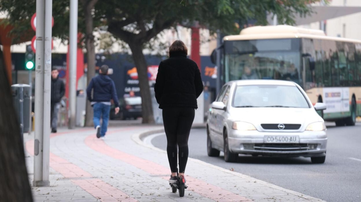 Más de 300 multas por infracciones de tráfico de los patinetes en Cádiz en sólo tres semanas
