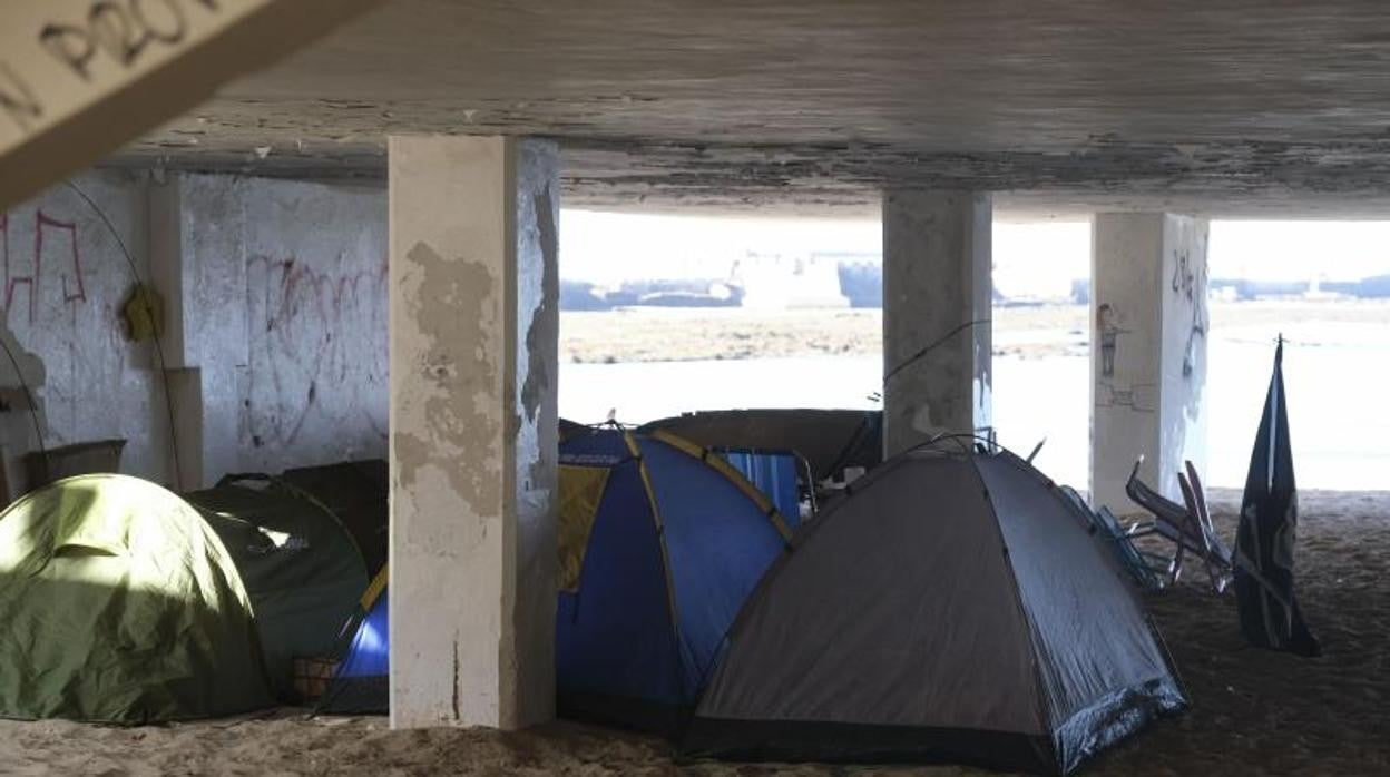 Tienda de campaña, el jueves 21 de octubre, bajo el Balneario de La Palma.