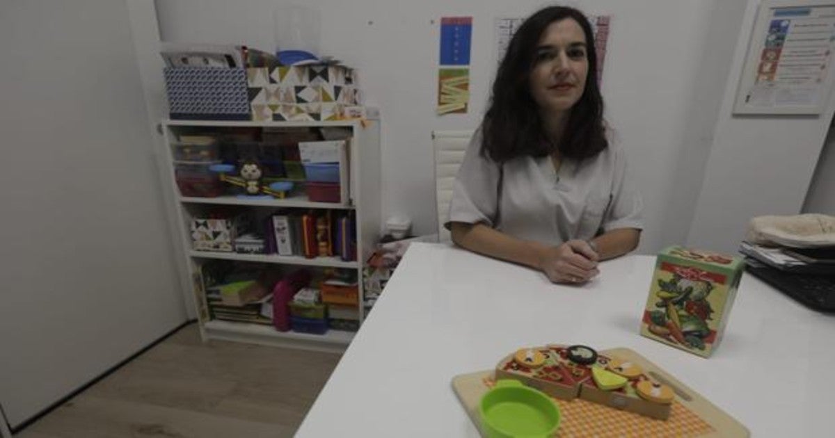 Estefanía, en su consulta de nutrición infantil.