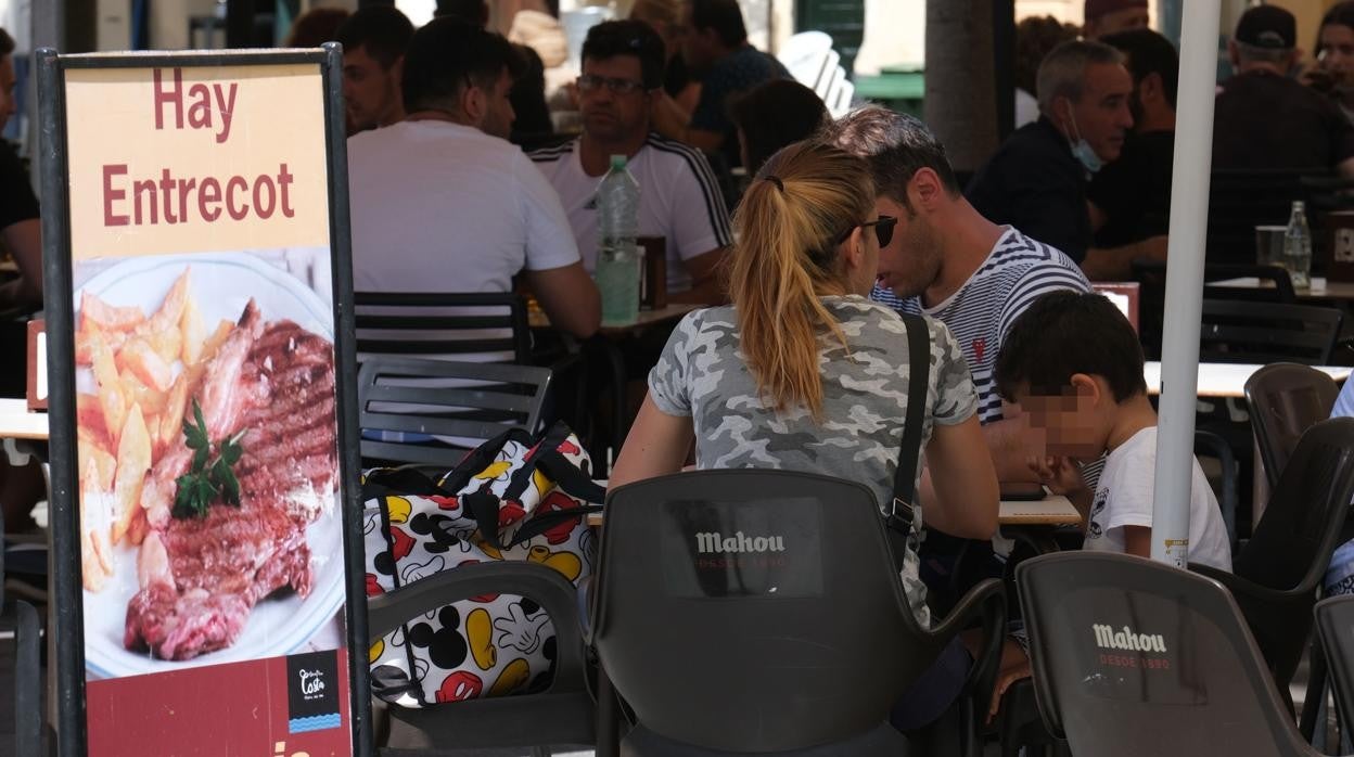 El Ayuntamiento inicia esta semana una campaña de control de la ordenanza reguladora de las terrazas