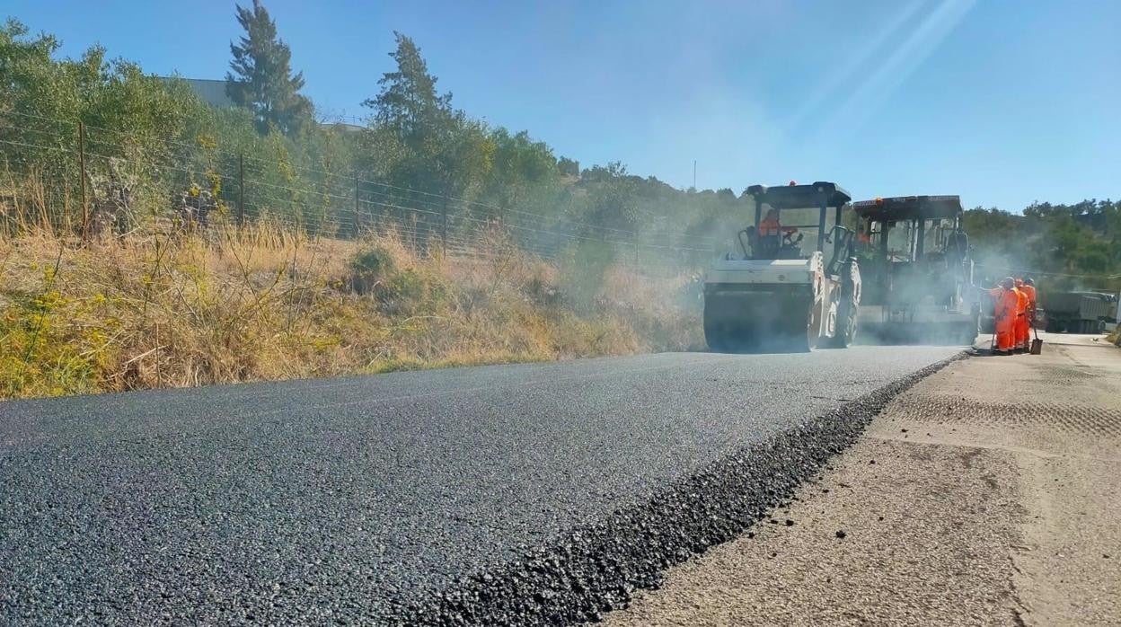 La Junta refuerza el firme entre Algodonales y Zahara de la Sierra