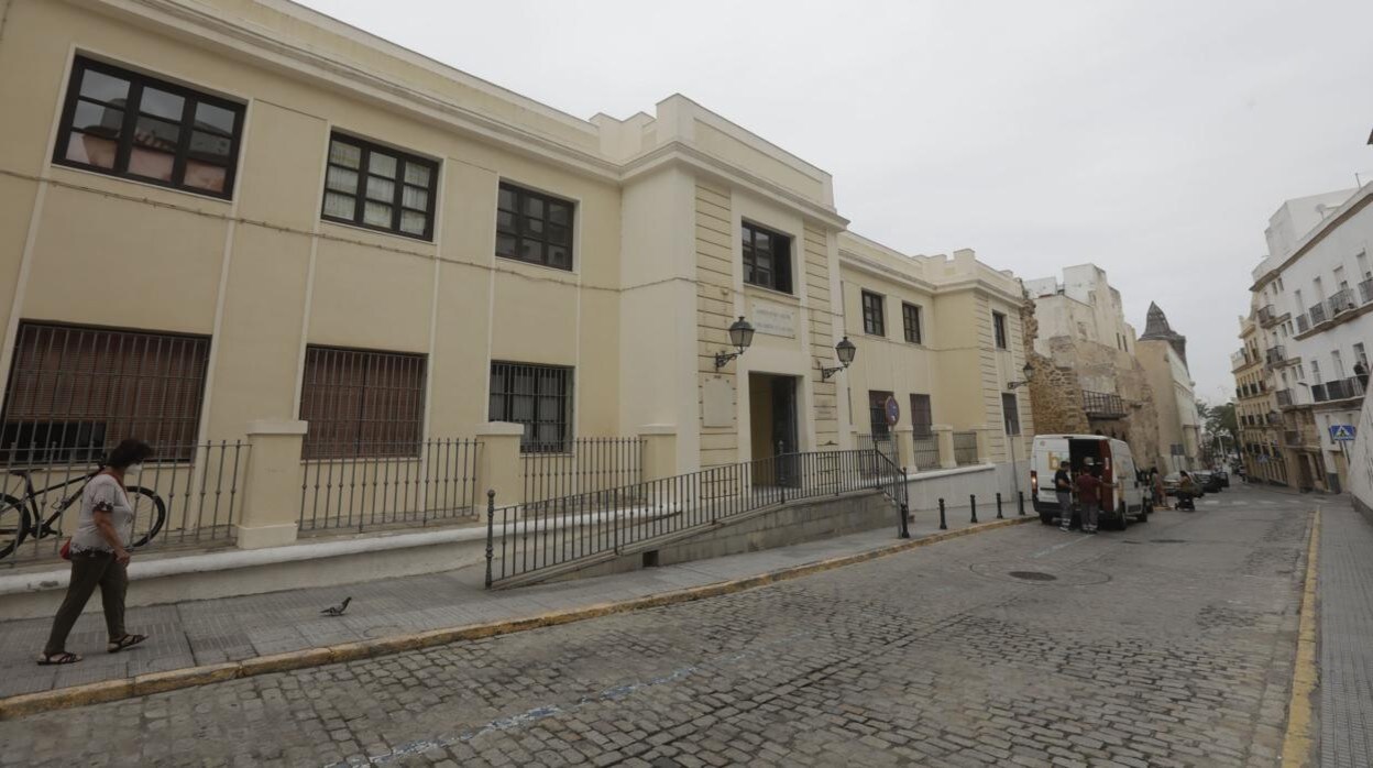 La Escuela Municipal Infantil 'Santa María' está situada en la calle San Juan de Dios.
