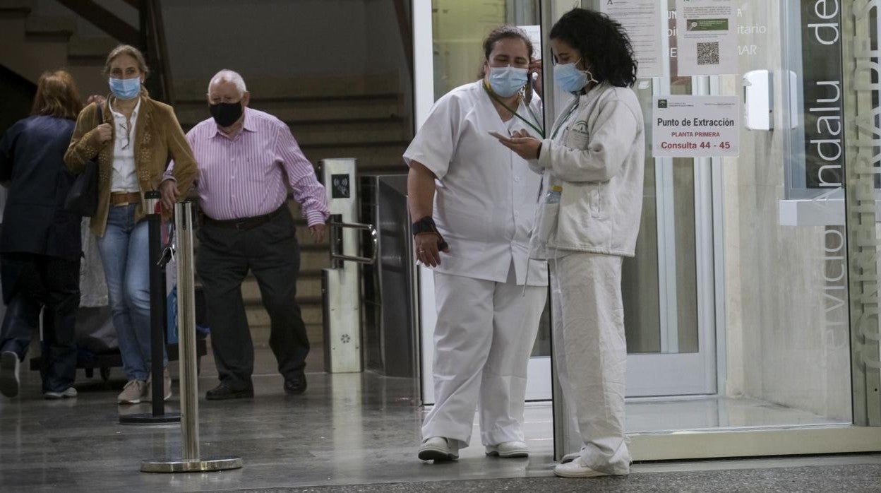 La UCI del Puerta del Mar también se queda vacía de pacientes con Covid un año después