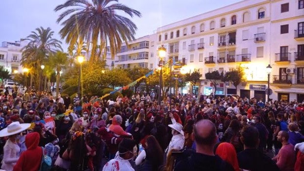 Maléfica embruja a El Puerto durante la noche más terrorífica del año