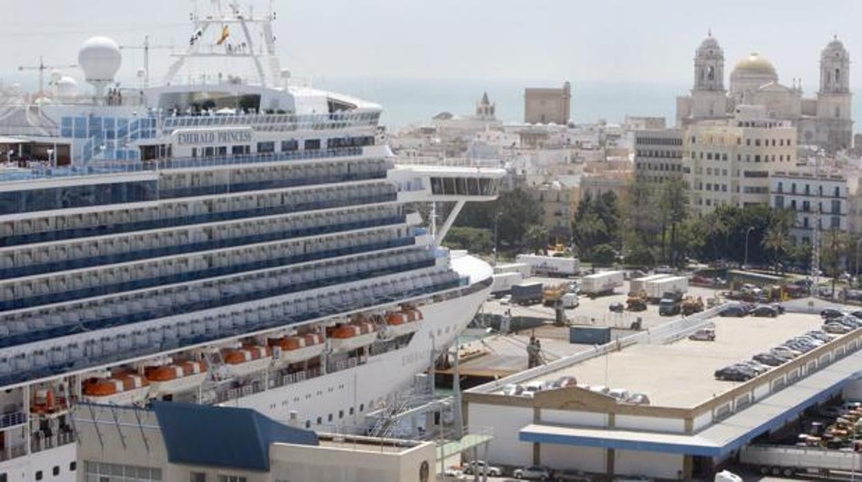 Octubre bate récord de cruceros con 53 escalas