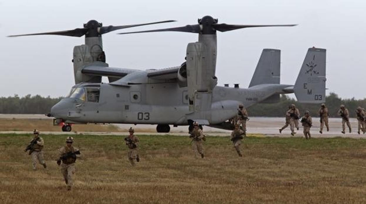 Militares españoles y norteamericanos realizan un ejercicio conjunto en la Base Aérea de Morón