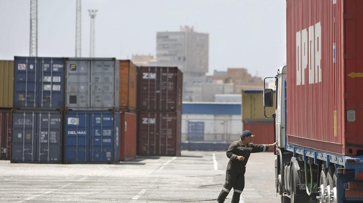 Imagen de la terminal de contenedores del puerto de Cádiz