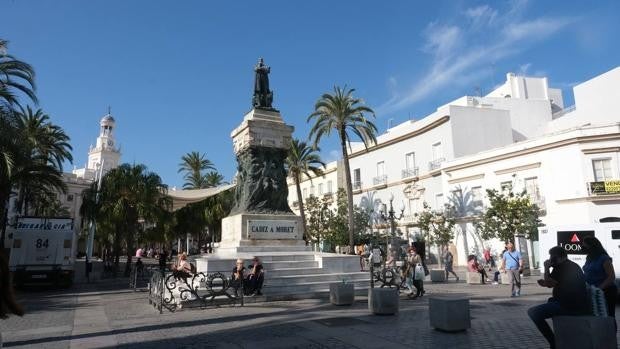 El Ayuntamiento de Cádiz restaurará los monumentos de Moret y Marqués de Comillas