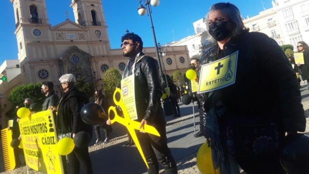 Las peluquerías gaditanas claman por una rebaja del IVA