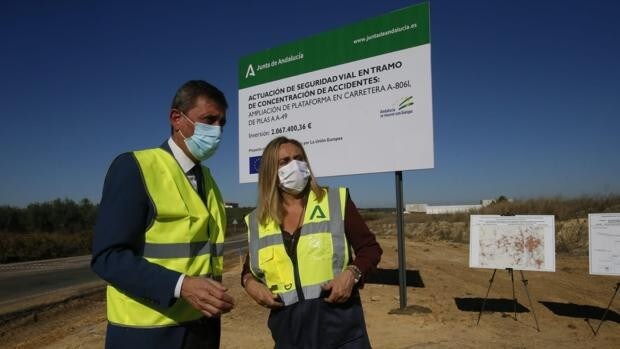 La Junta de Andalucía inicia por 2,2 millones las obras de ensanche de la carretera de Pilas a la A-49