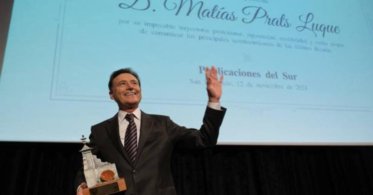 Matías Prats recibe el premio Pepe Oneto en las IV Jornadas de Periodismo