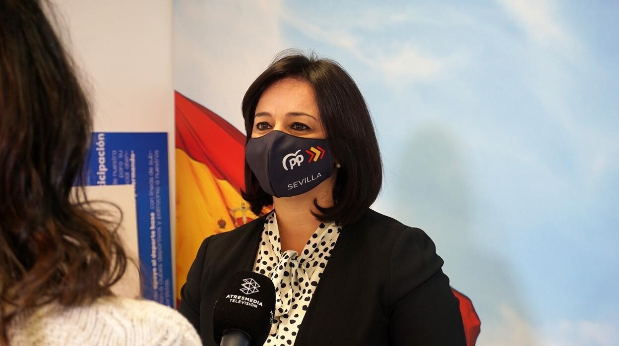 Virginia Pérez atiende a los medios