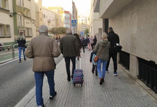 El peligro acecha en la puerta de los colegios de Cádiz