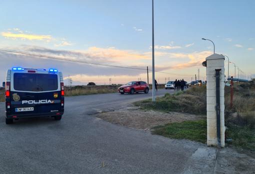 Cacheos e inspecciones de vehículos en el acceso a Navantia San Fernando