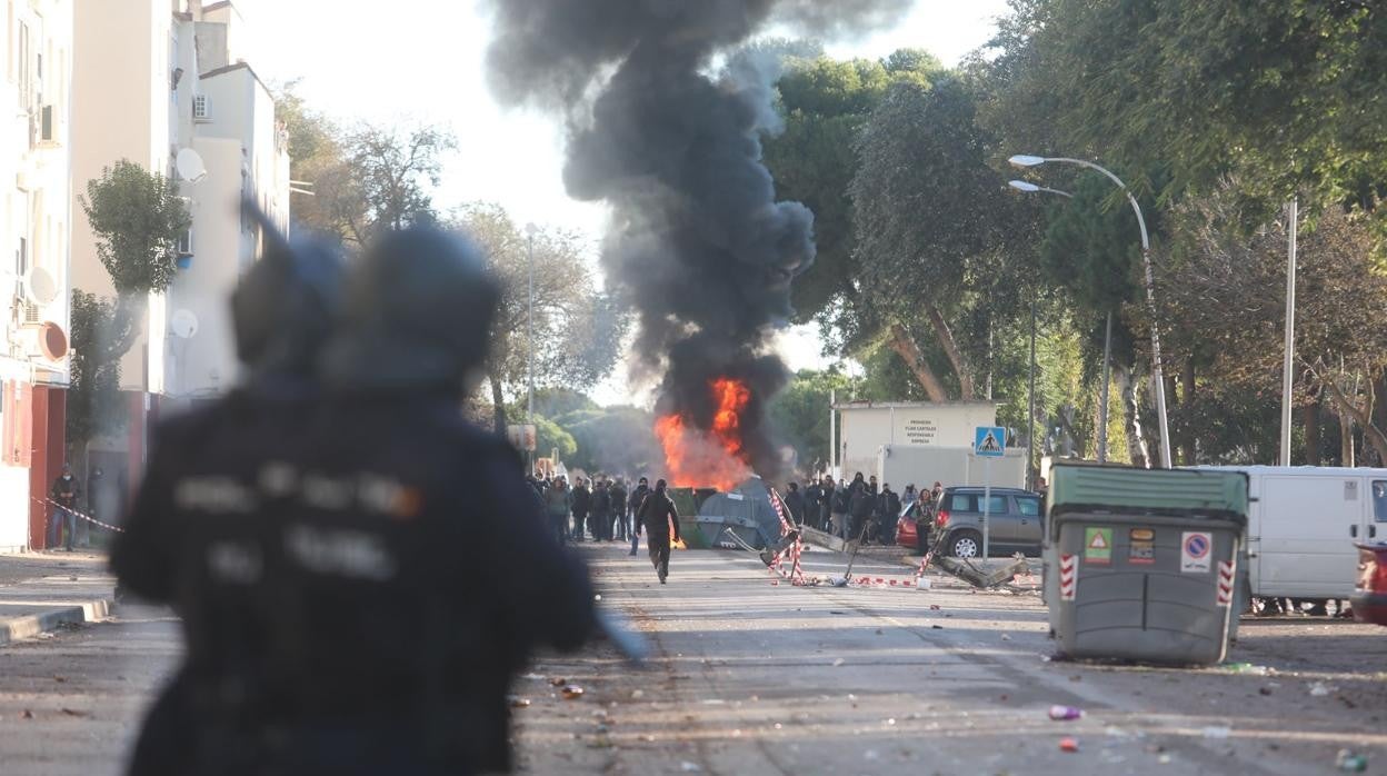 Huelga del metal: Tensión máxima en el Río San Pedro: «¡Por favor, hay niños!»