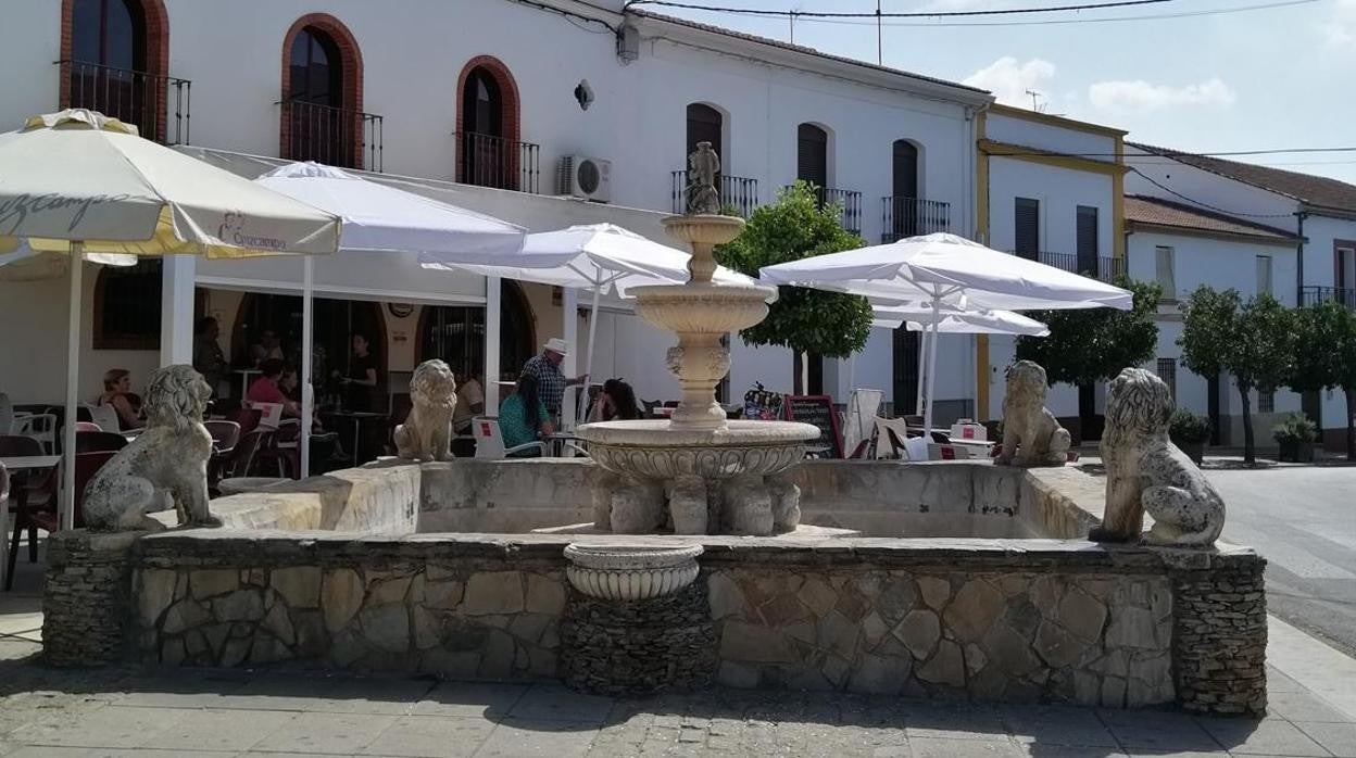 Avenida principal del municipio sevillano de Las Navas de la Concepción