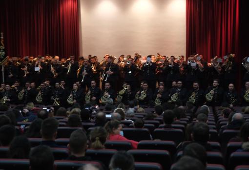 Intenso concierto de marchas procesionales en el colegio Las Esclavas de Cádiz