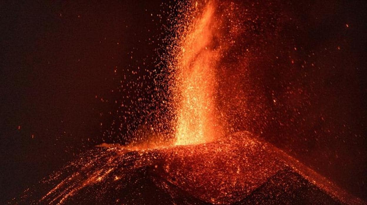 Una de las bocas eruptivas del volcán de Cumbre Vieja de La Palma