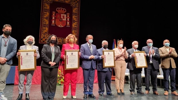 Chiclana conmemora el Día de la Constitución entregando sus Insignias de Oro