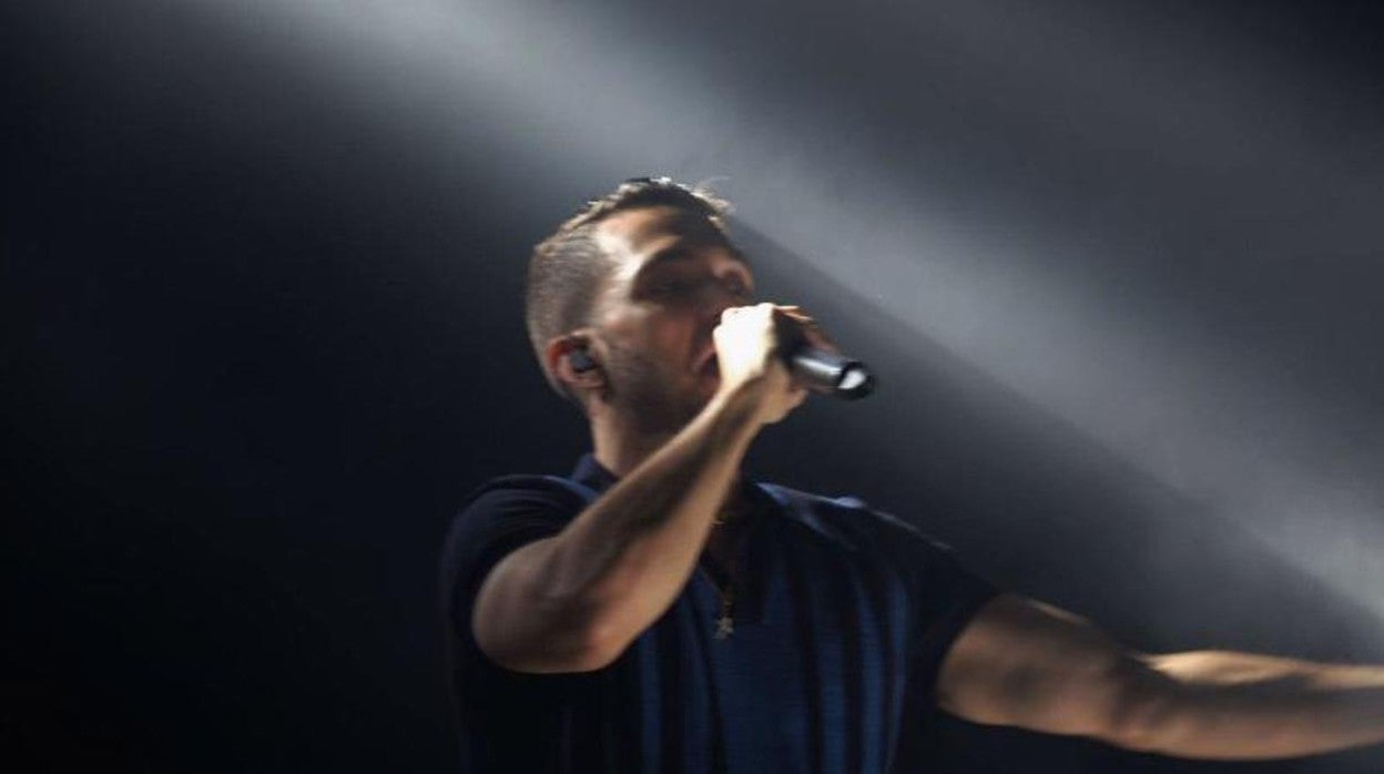 Imagen de C Tangana en un concierto.