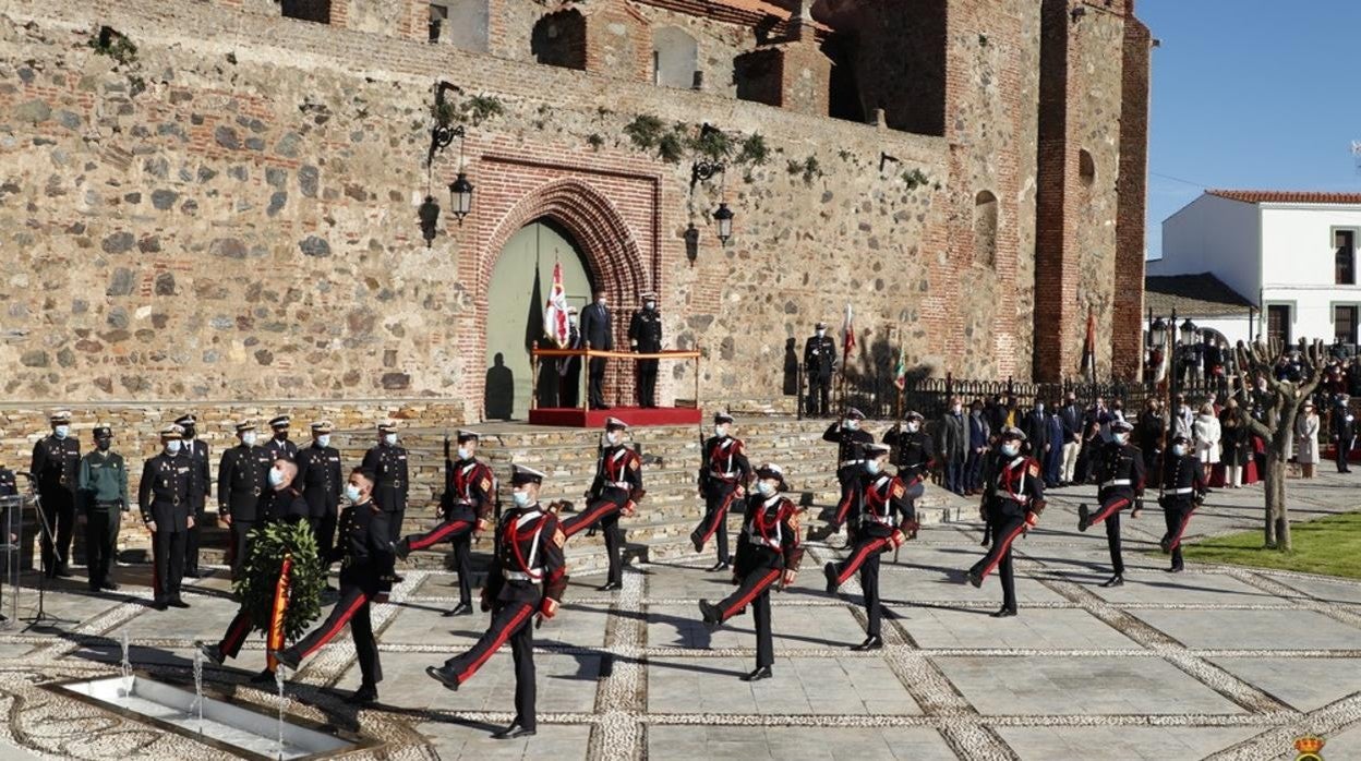 Momento del homenaje a los caídos.