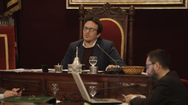 El alcalde José María González 'Kichi' renuncia al sueldo de Diputación y cobrará del Ayuntamiento de Cádiz