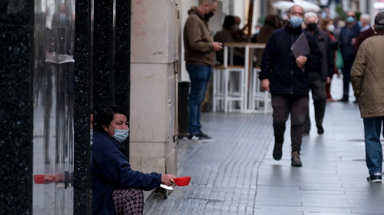 Cada vez más personas deben recurrir a Servicios Sociales para subsistir