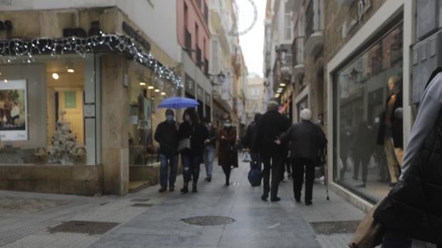 Cádiz capital se queda a 25 casos de la tasa 1.000