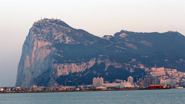 Un submarino nuclear llega a las costas de Cádiz