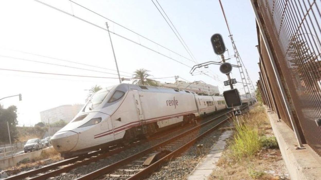 Tren Alvia que cubre el trayecto entre Madrid y Cádiz.