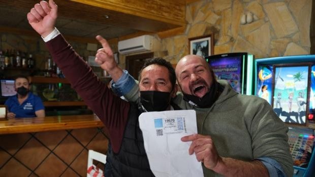 Los gaditanos, entre los que menos gastan en El Niño aunque la suerte les sonría