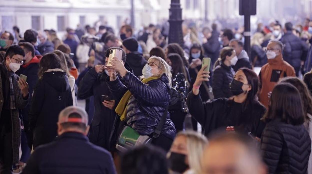 Ambiente el último día del año 2021 en las calles de Sevilla