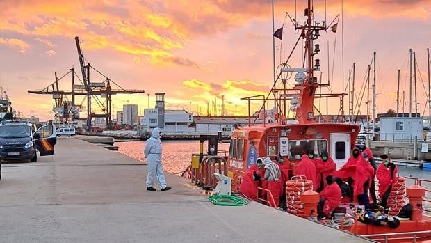 Desembarca en Cádiz la primera patera de 2022