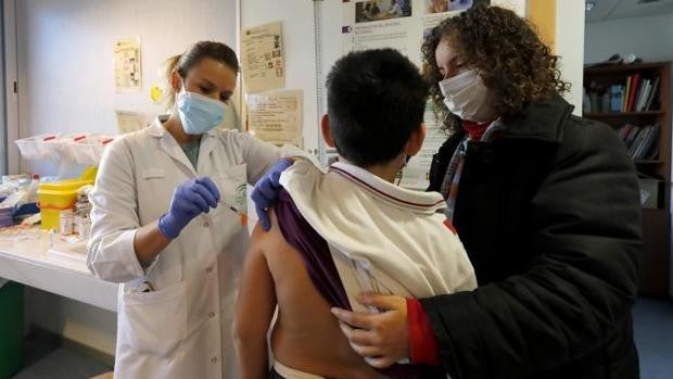 La incidencia del Covid baja por cuarto día seguido en Sevilla pero se notifican 2.600 nuevos casos