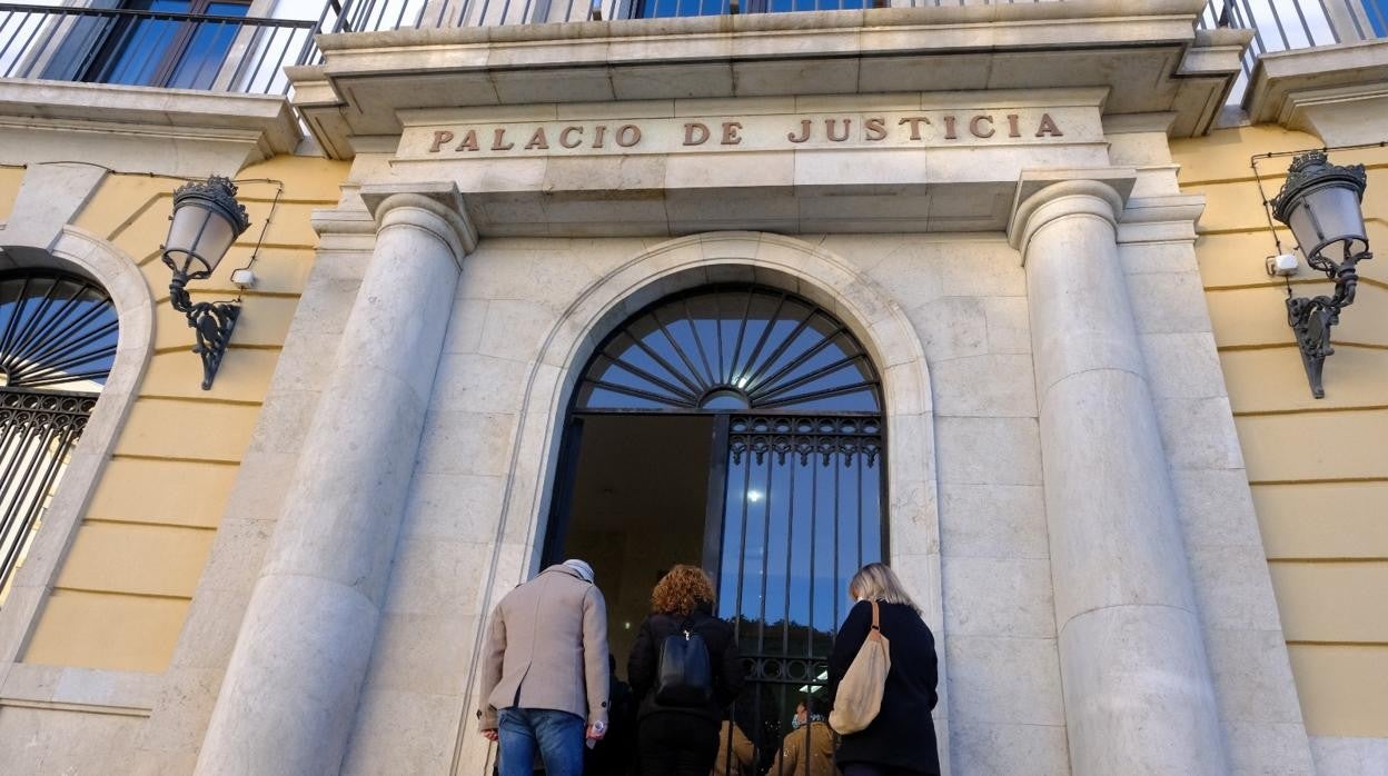 La Audiencia Provincial se llenó de público.