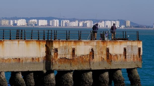 Cádiz, una ciudad abandonada que pide un plan urgente de mantenimiento