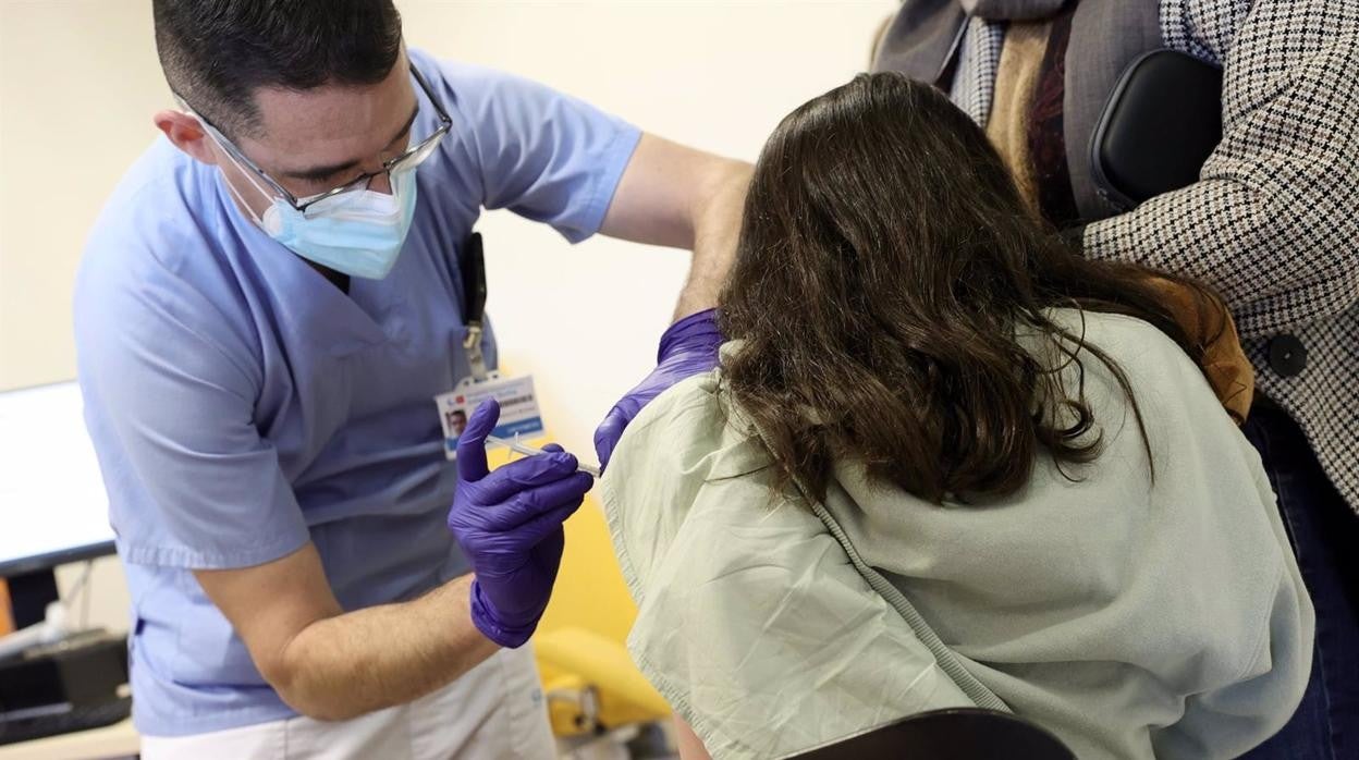 Salud destaca la respuesta de los gaditanos para vacunarse en las unidades móviles