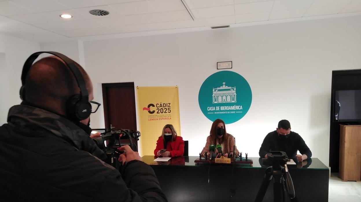 Los tres dimisionarios, Rosa de la Flor, Mara Rodríguez y Francisco Javier Rodríguez, esta mañana.