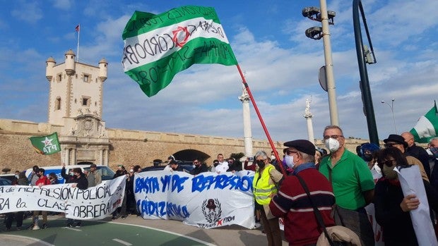 Protesta contra la «represión» en la huelga del metal tras la que Adelante «no va a consentir cabezas de turco»