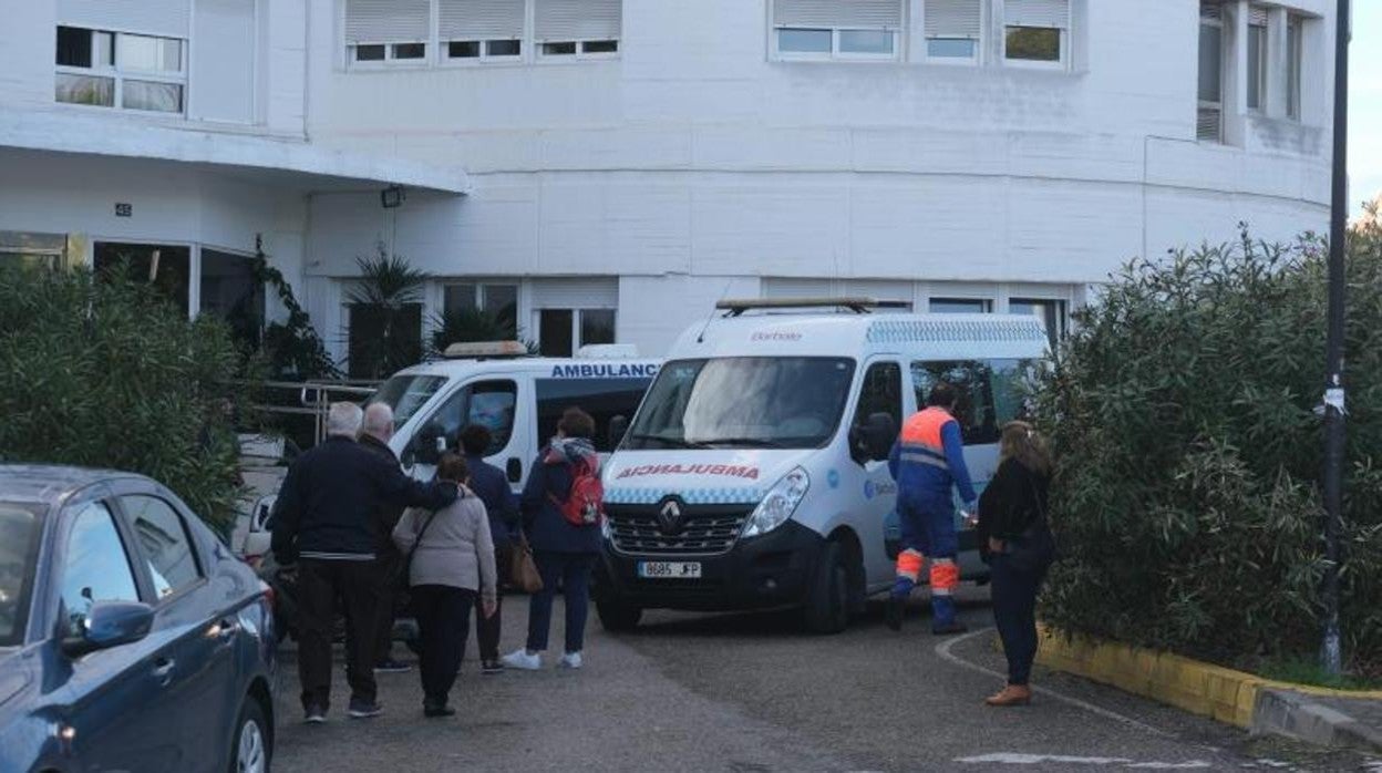 Acceso al Hospital Santa María del Puerto.