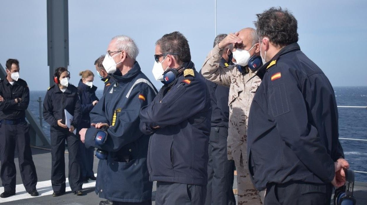 El JEMAD a la izquierda junto al Almirante de la Flota.