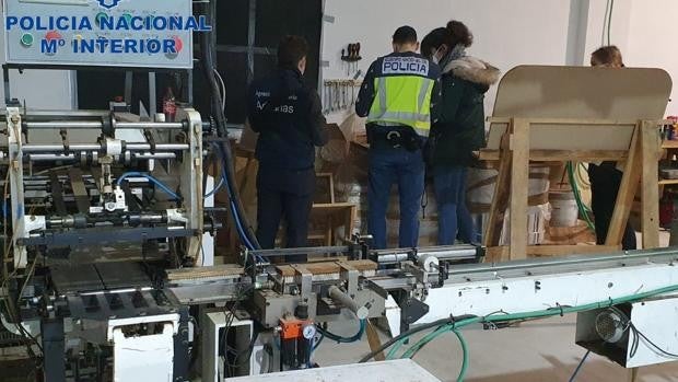 Desmanteladas cinco fábricas ilegales de cigarrillos y dos plantaciones de marihuana