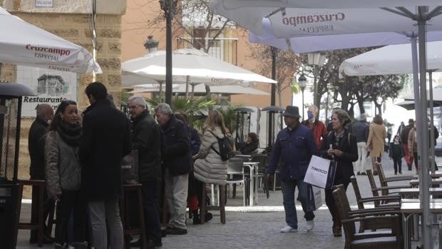 Terrazas en Cádiz: El PSOE entiende que tanto Kichi como Vila cometen un error técnico