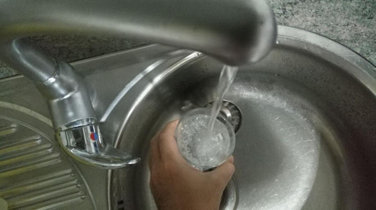 El agua no puede ingerirse ni utilizarse para cocinar.