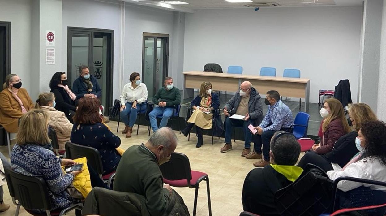 La delegada territorial de Salud y Familias en Cádiz, durante su visita a Chiclana.