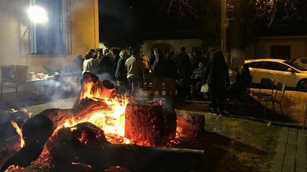 Lora del Río recupera su tradicional fiesta de las candelas tras dos años de pandemia