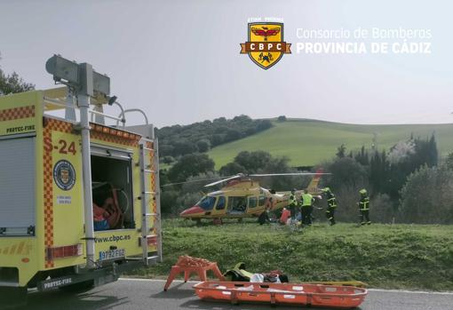 Rescatan a un motorista tras caer por un puente con un desnivel de cinco metros